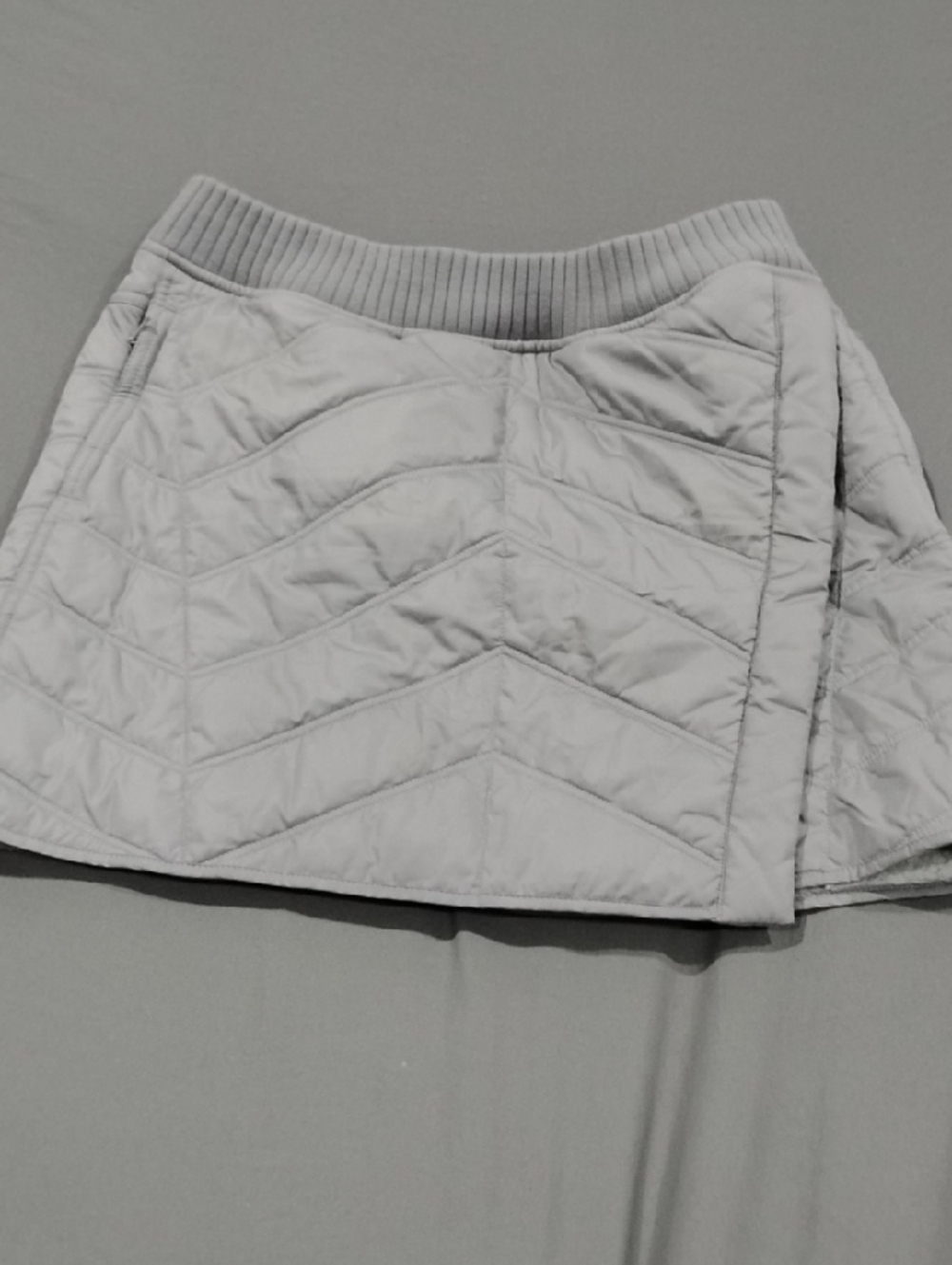 Prana Light Gray Quilted Mini Skirt